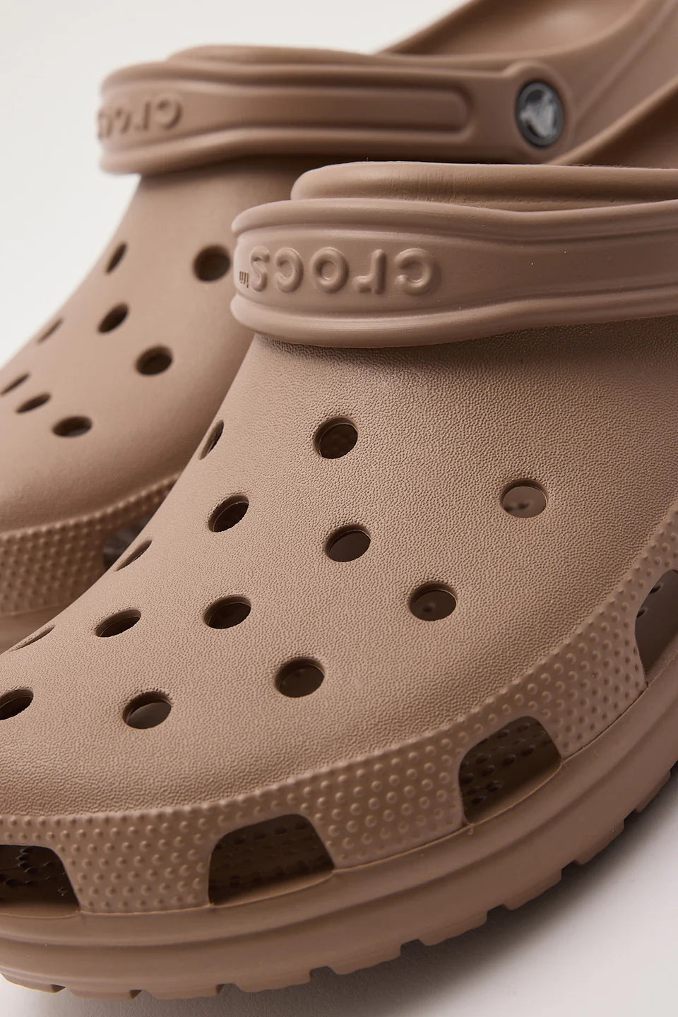 Crocs Classic Clog in Latte