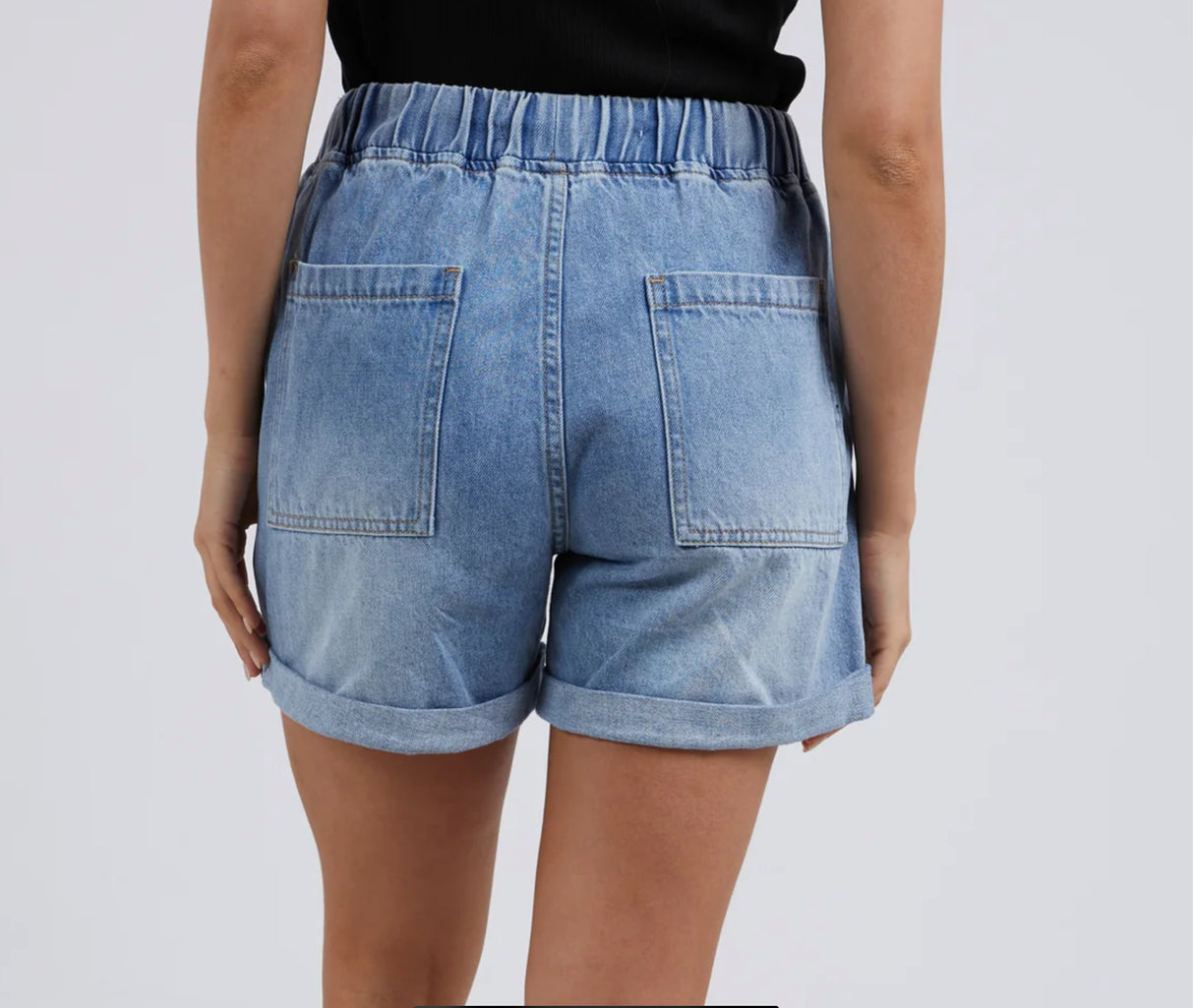 Emma Relaxed Denim Short Mid Blue wash