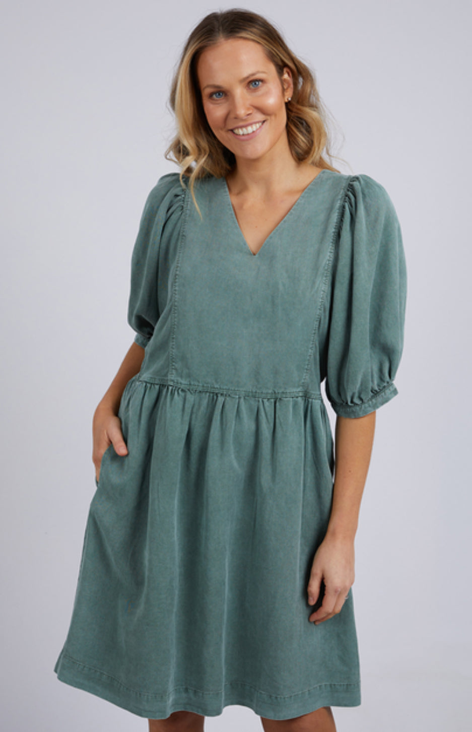 Elm Ladies Bliss Washed Dress in Clover