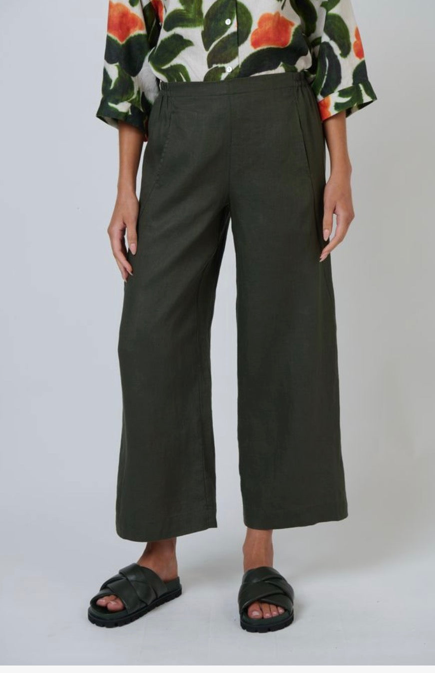Naturals By O & J Linen Pants in Topiary