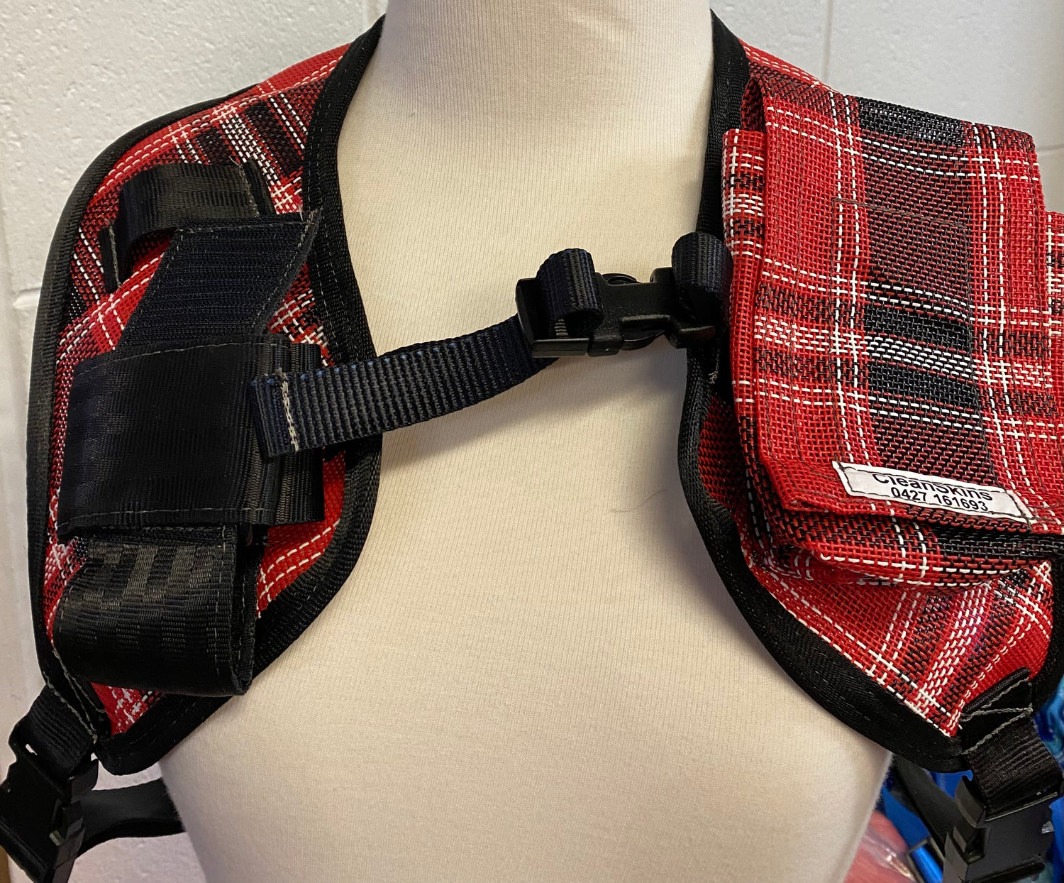 Cleanskin's UHF/Phone shoulder pouch