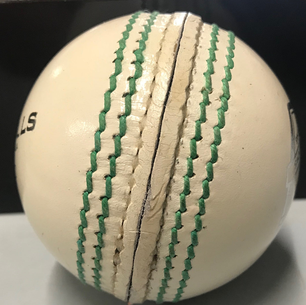 Gray Nicolls Crest Special 2 piece leather balls 156Gram