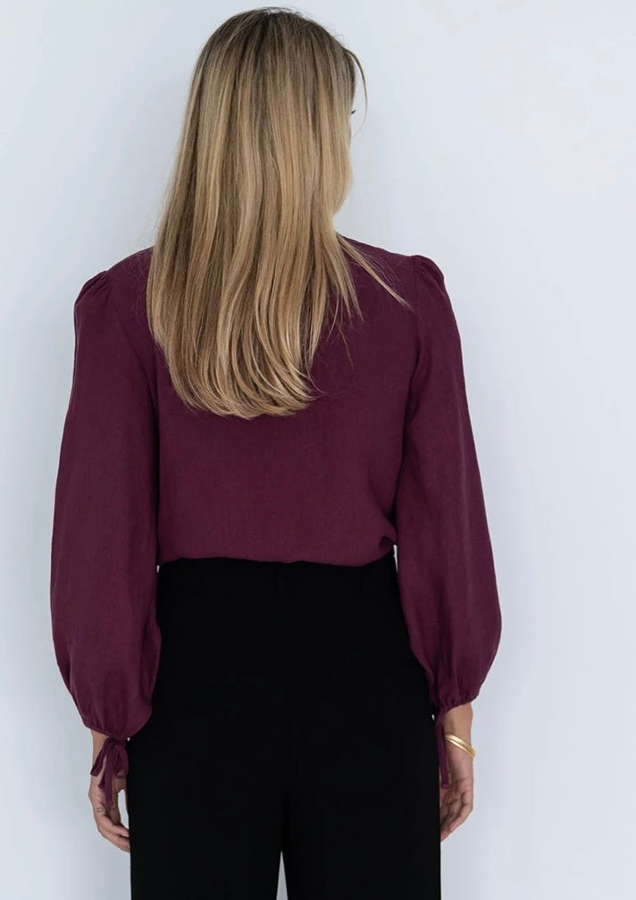 Humidity Ladies Demi Blouse in Plum HW22605