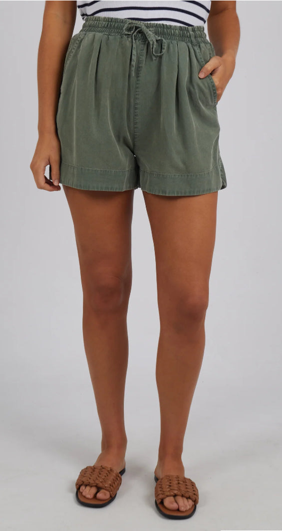 Elm Ladies Bliss washed Short in Clover