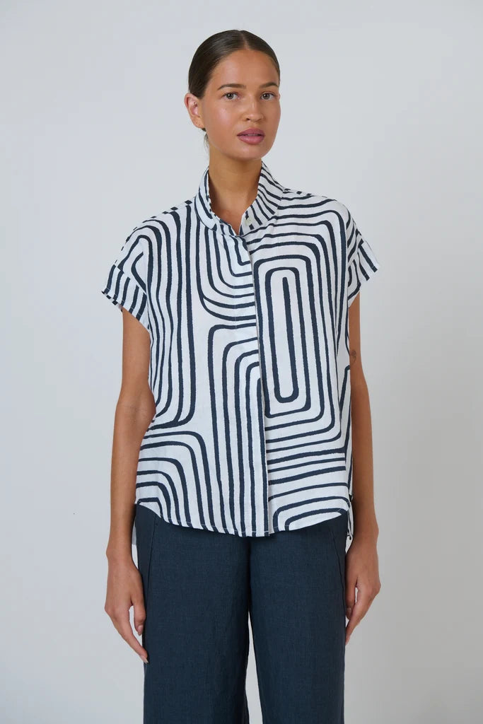 Naturals O & J Ladies Linen Cap Sleeve Blouse in Maze