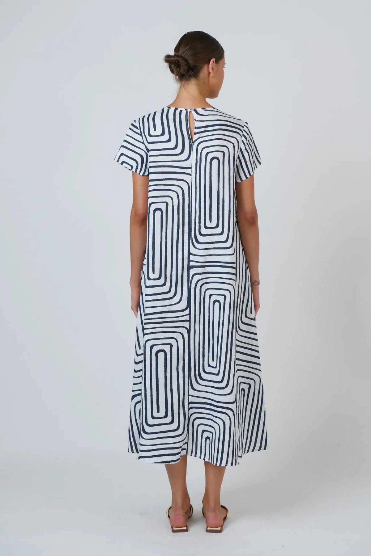 Naturals By O&j A-line Linen Midi Dress in Maze