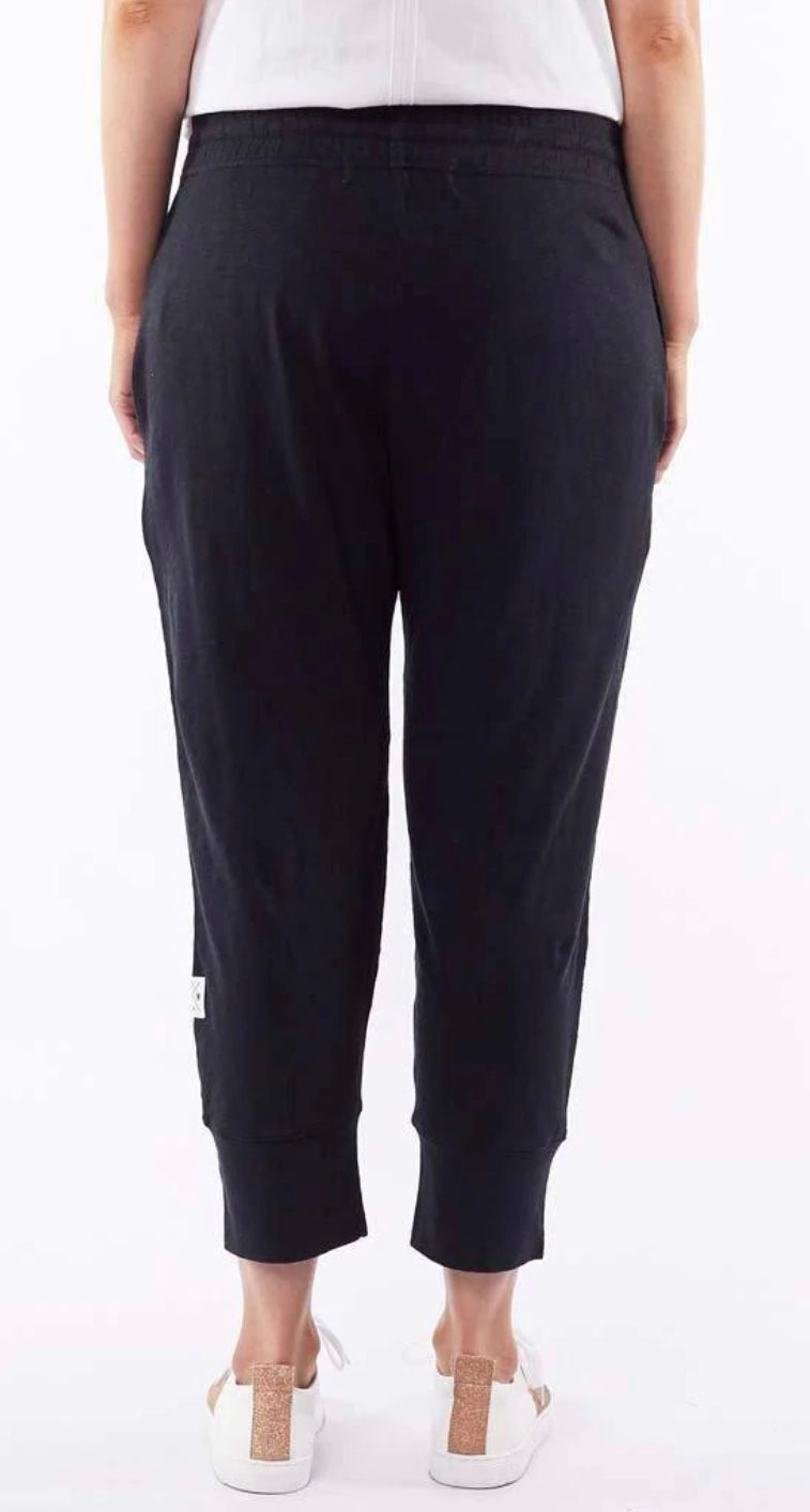 Elm Ladies Fundamental Brunch Pants in Black